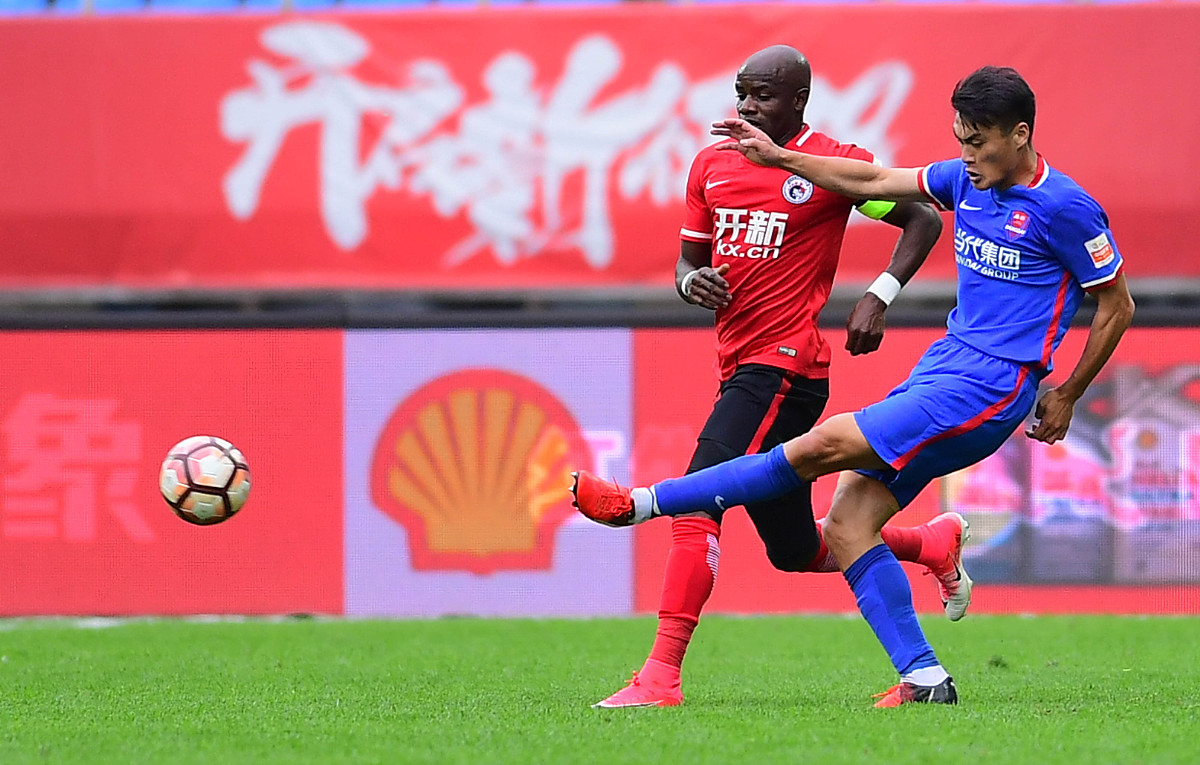 精彩比赛连连，球员们全力以赴拼搏进取的简单介绍