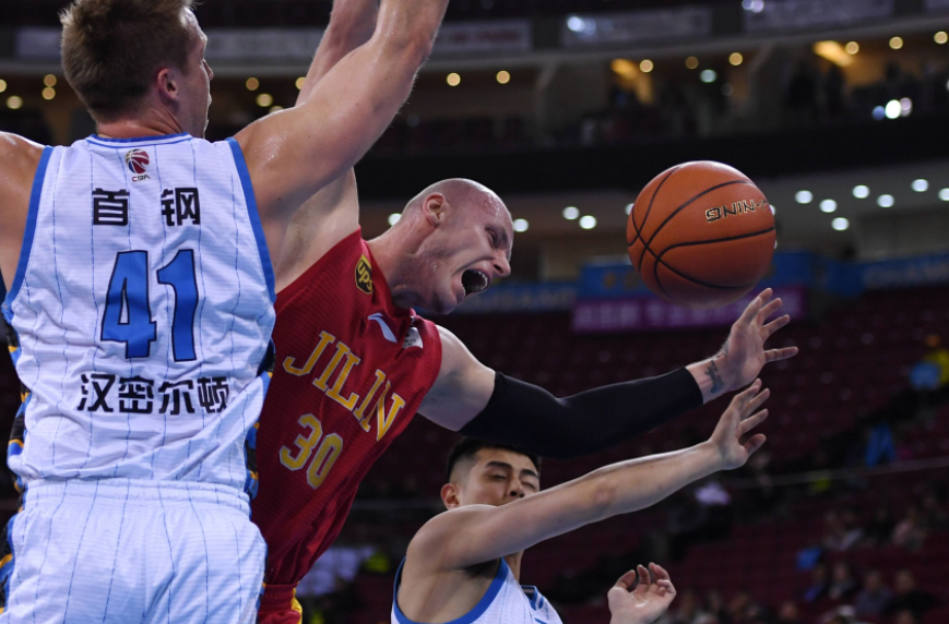 马德里竞技无惧艰难取得胜利