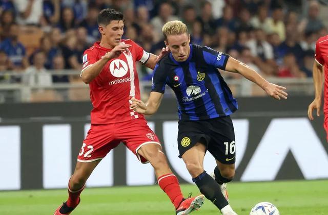 全队配合默契，破解对手防线