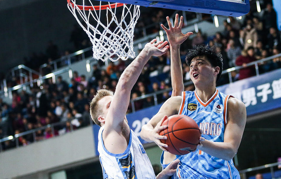 新疆男篮豪取连胜,人气直线飙升 新疆男篮豪取连胜,人气直线飙升