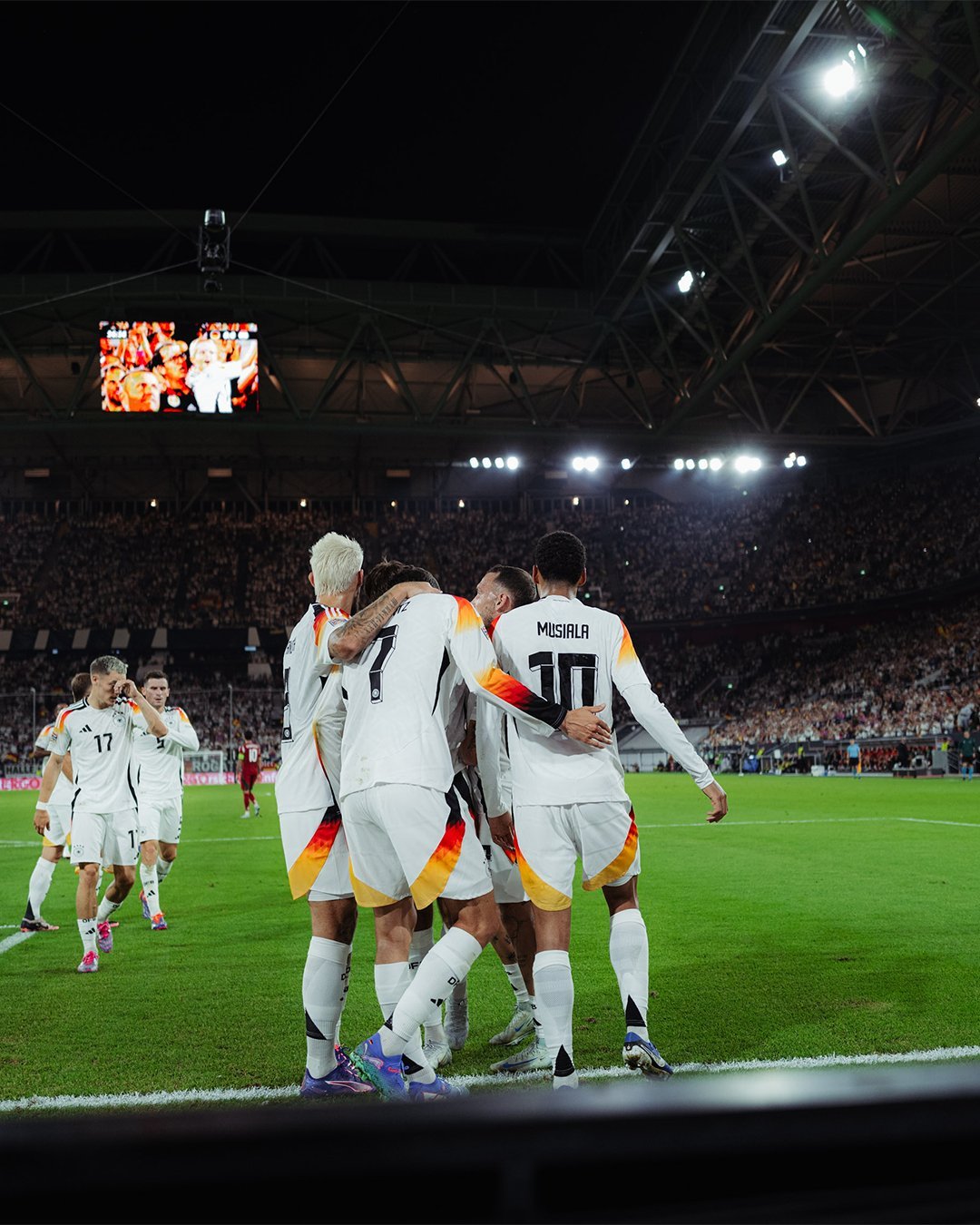 包含柏林联队主场逆转胜利，积极备战下一场比赛的词条