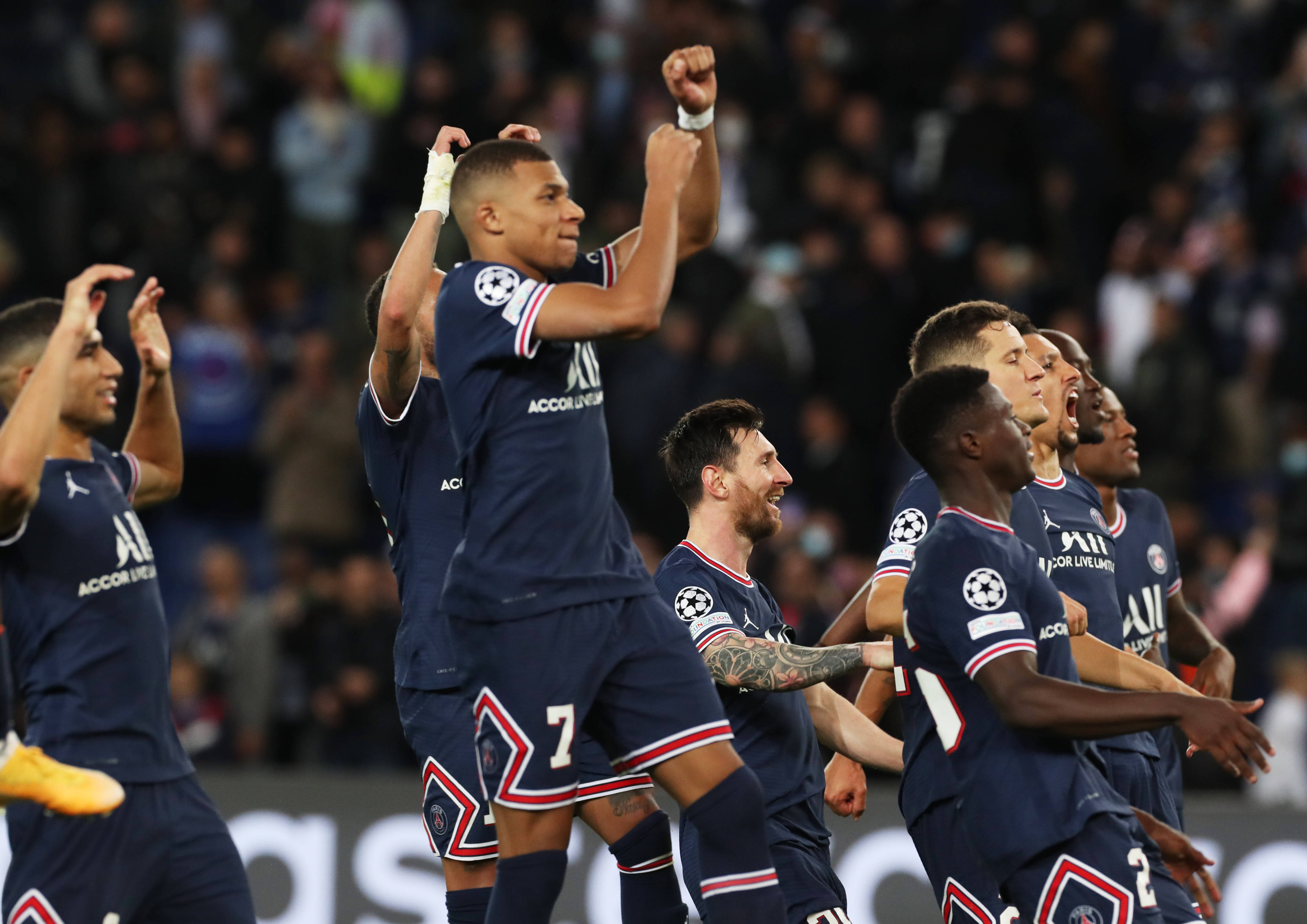 包含AC米兰攻势如潮，横扫对手的词条