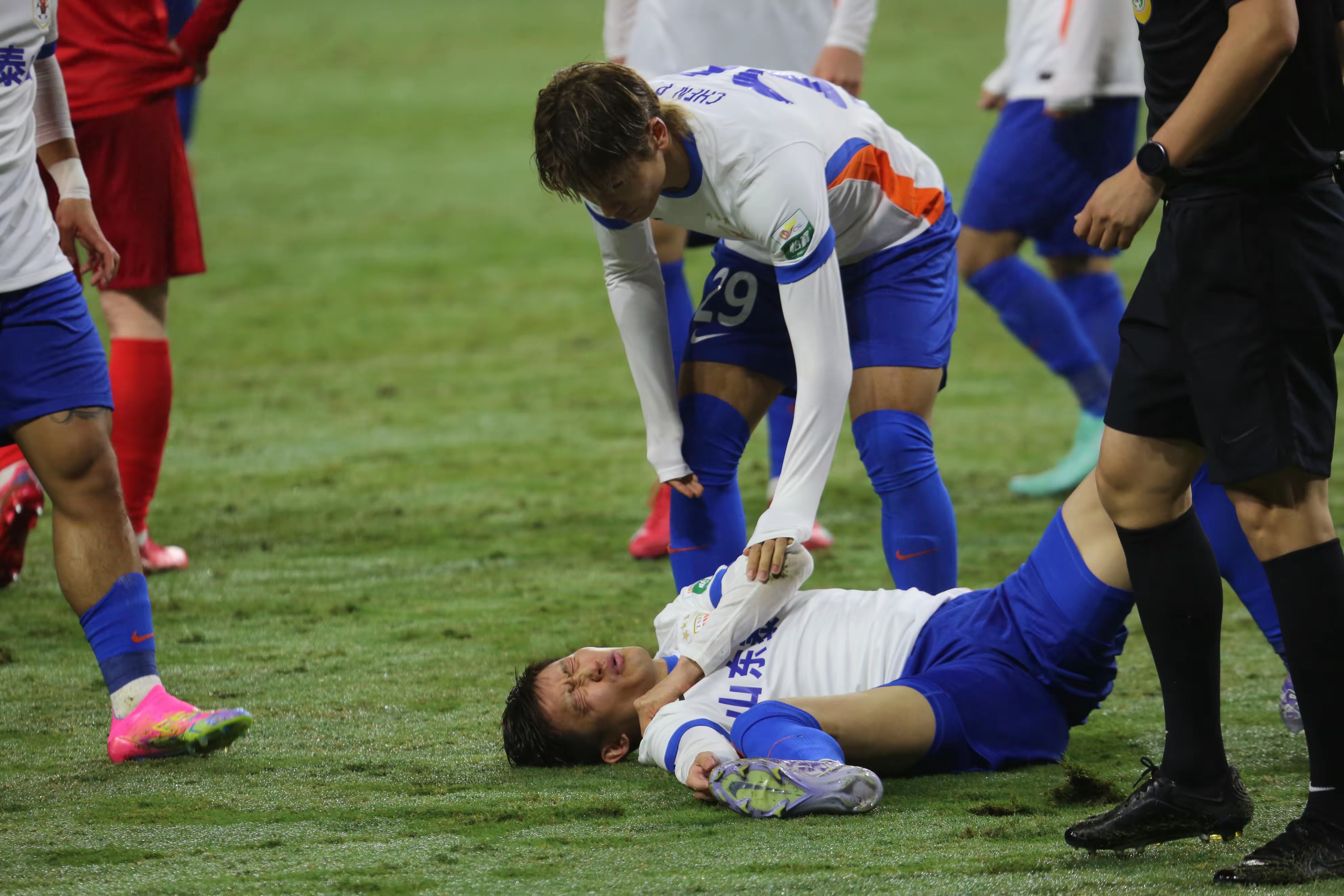 包含球员伤停情况不容忽视，对球队整体战力产生影响的词条