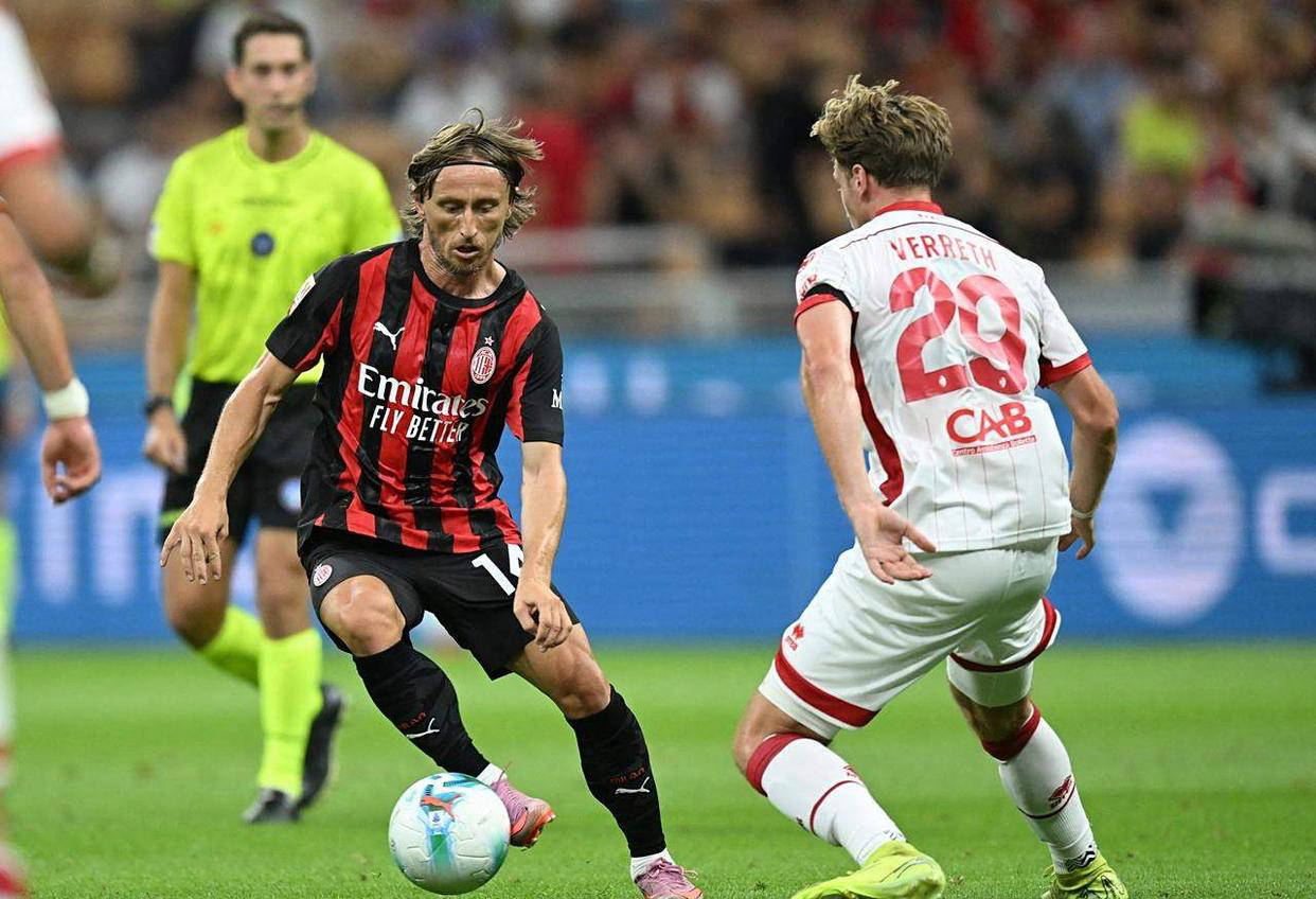 关于AC米兰球迷实力挺球队，呼唤胜利的到来的信息