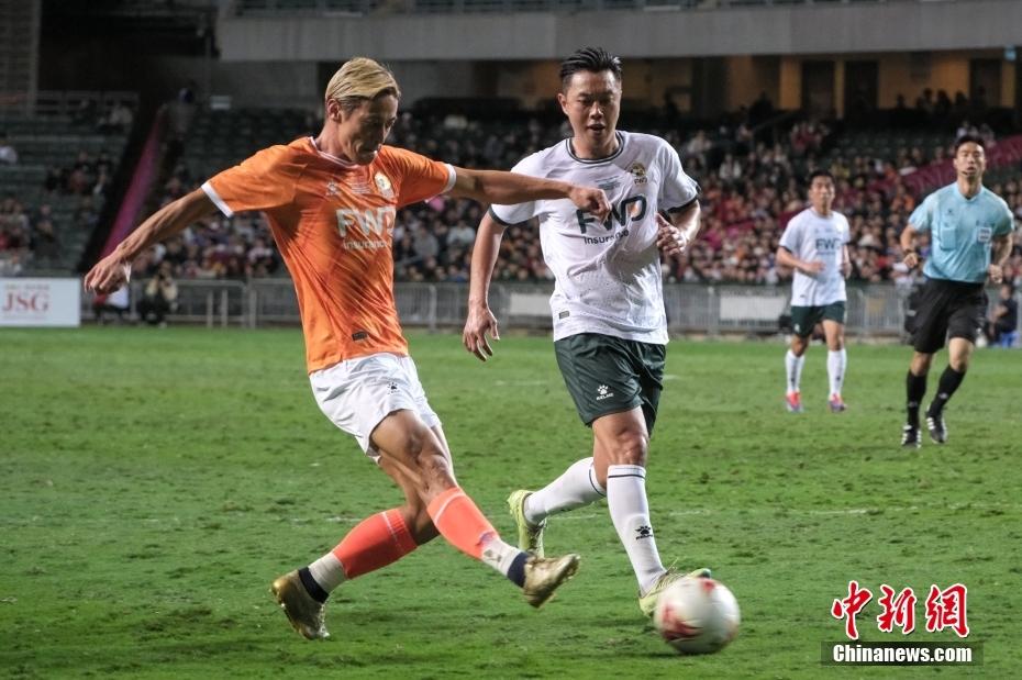 足球明星私下慈善活动曝光，善行传世