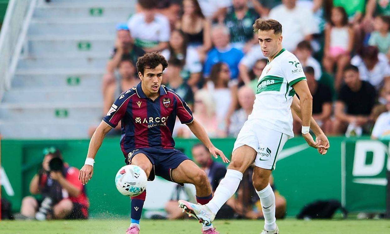 包含埃尔切客场战平争取进球机会的词条