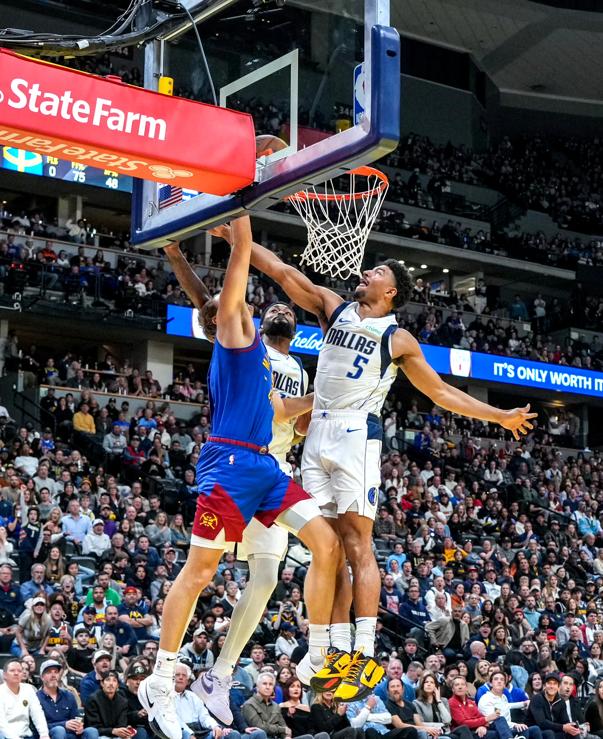 76人险胜马刺，克莱状态火热的简单介绍