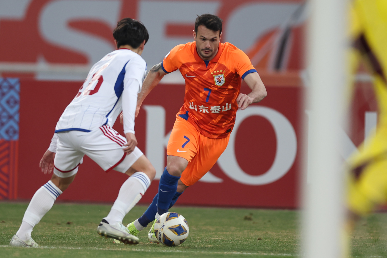 山东鲁能主场战平青岛黄海，保持不败战绩的简单介绍