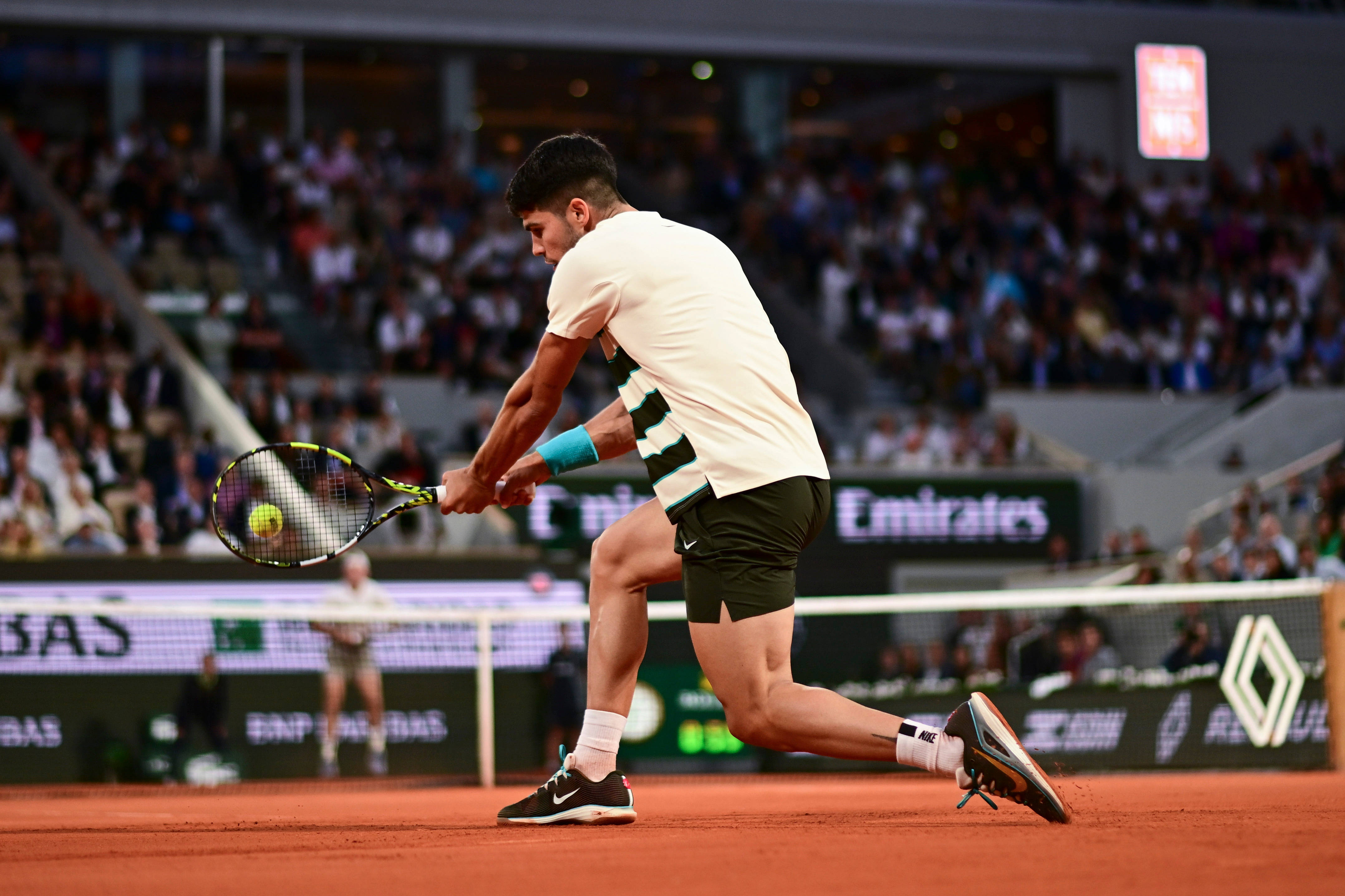 法网绝杀戴维斯杯，阿尔卡拉斯刷新纪录