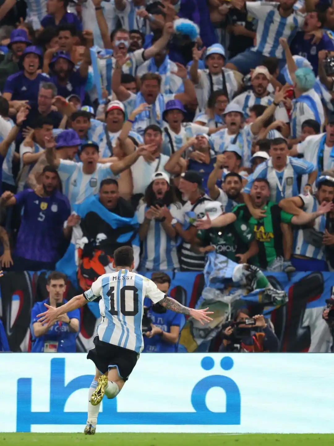 关于瑞士碾压塞维利亚，梅西状态火热的信息