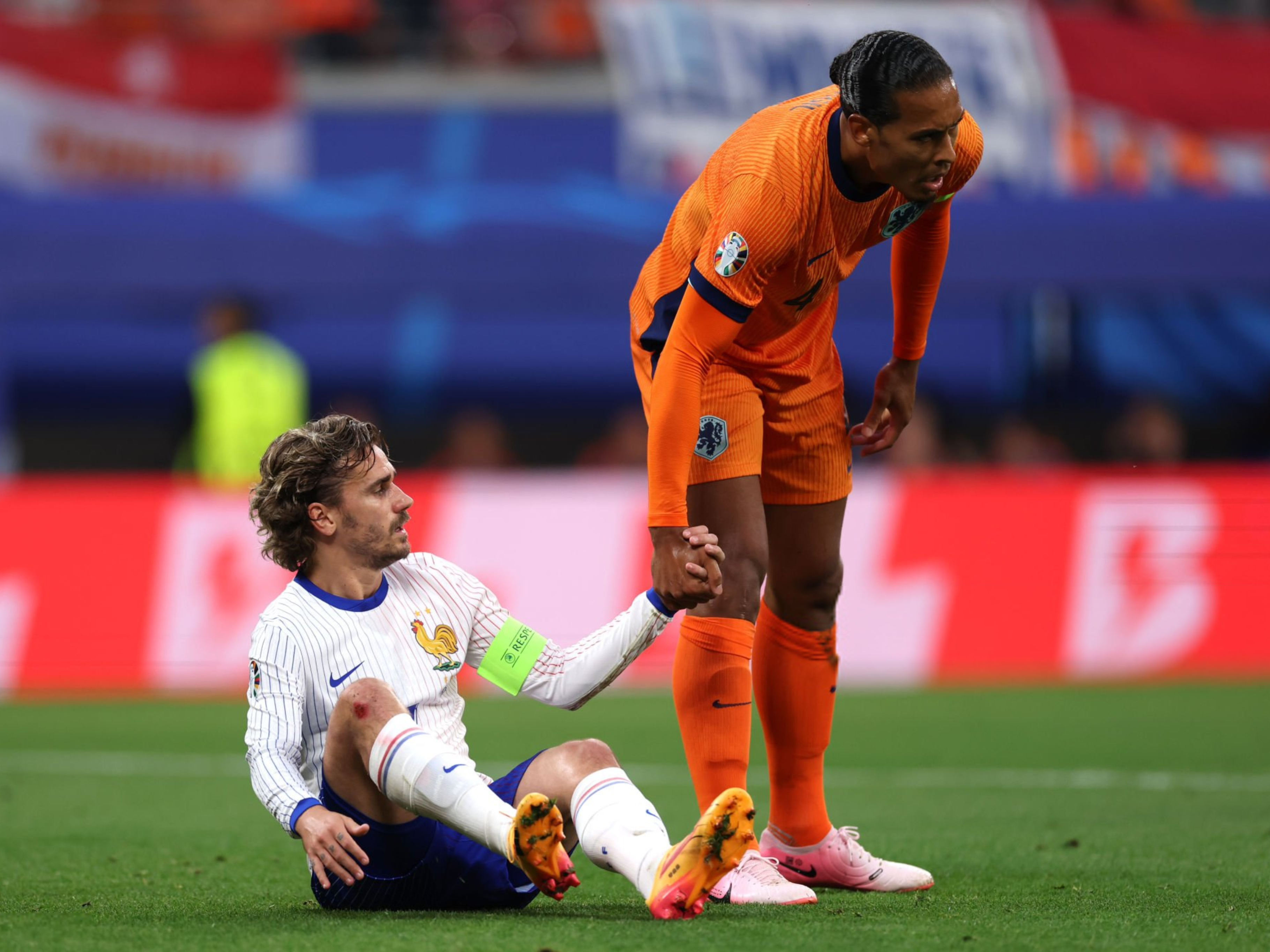 法国足球迎来一场对垒之战! 法国足球迎来一场对垒之战!