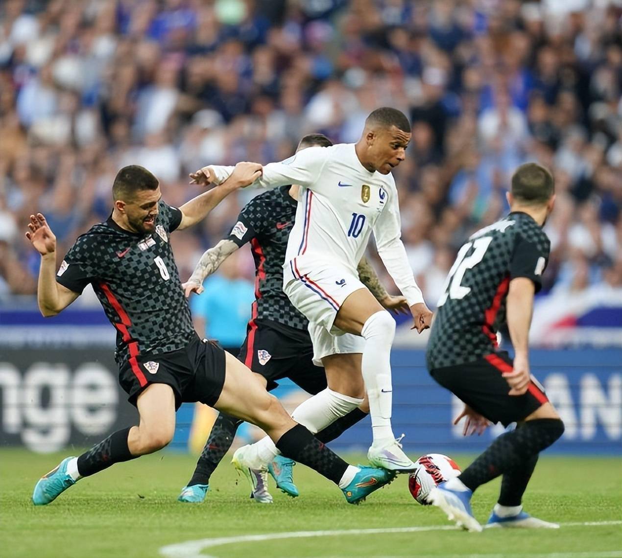 包含法国羽毛球队爆冷印尼羽毛球队，谌龙制霸全场的词条