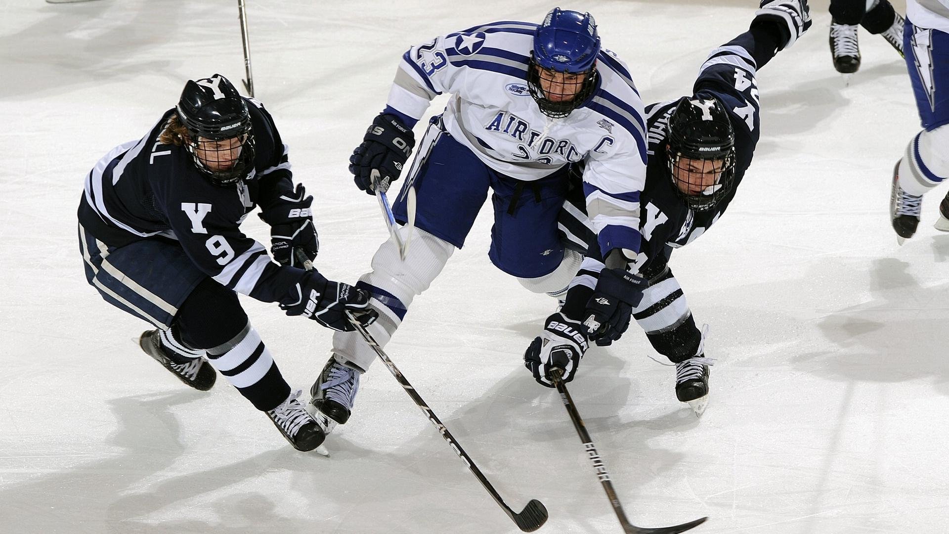 开云体育直播-当聚光灯只为他亮起，西亚卡姆与NBA季后赛的唯一性证明