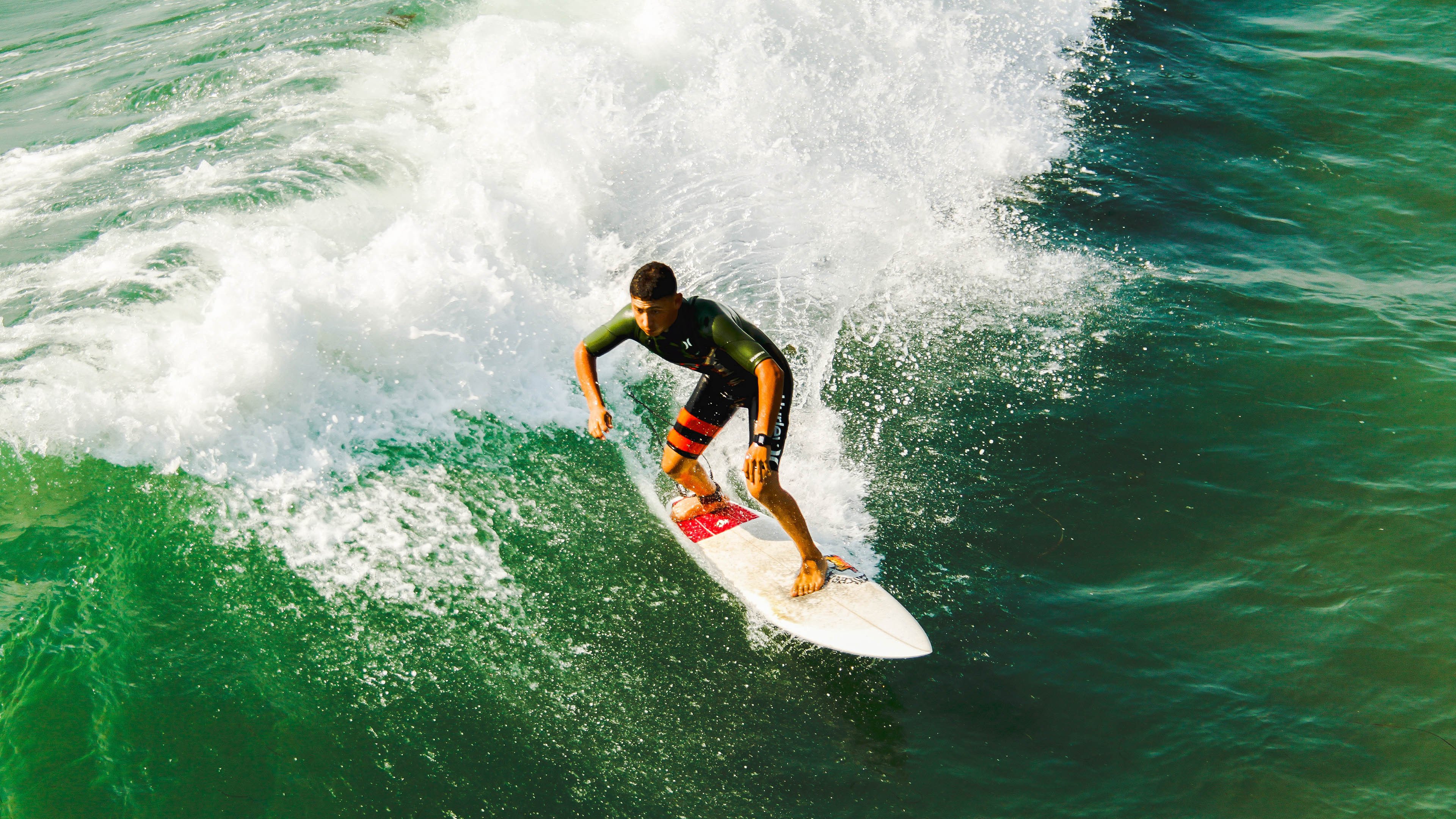 跨界传奇，当灰熊淘汰森林狼的坚韧，遇上乔治在英超争冠的接管时刻